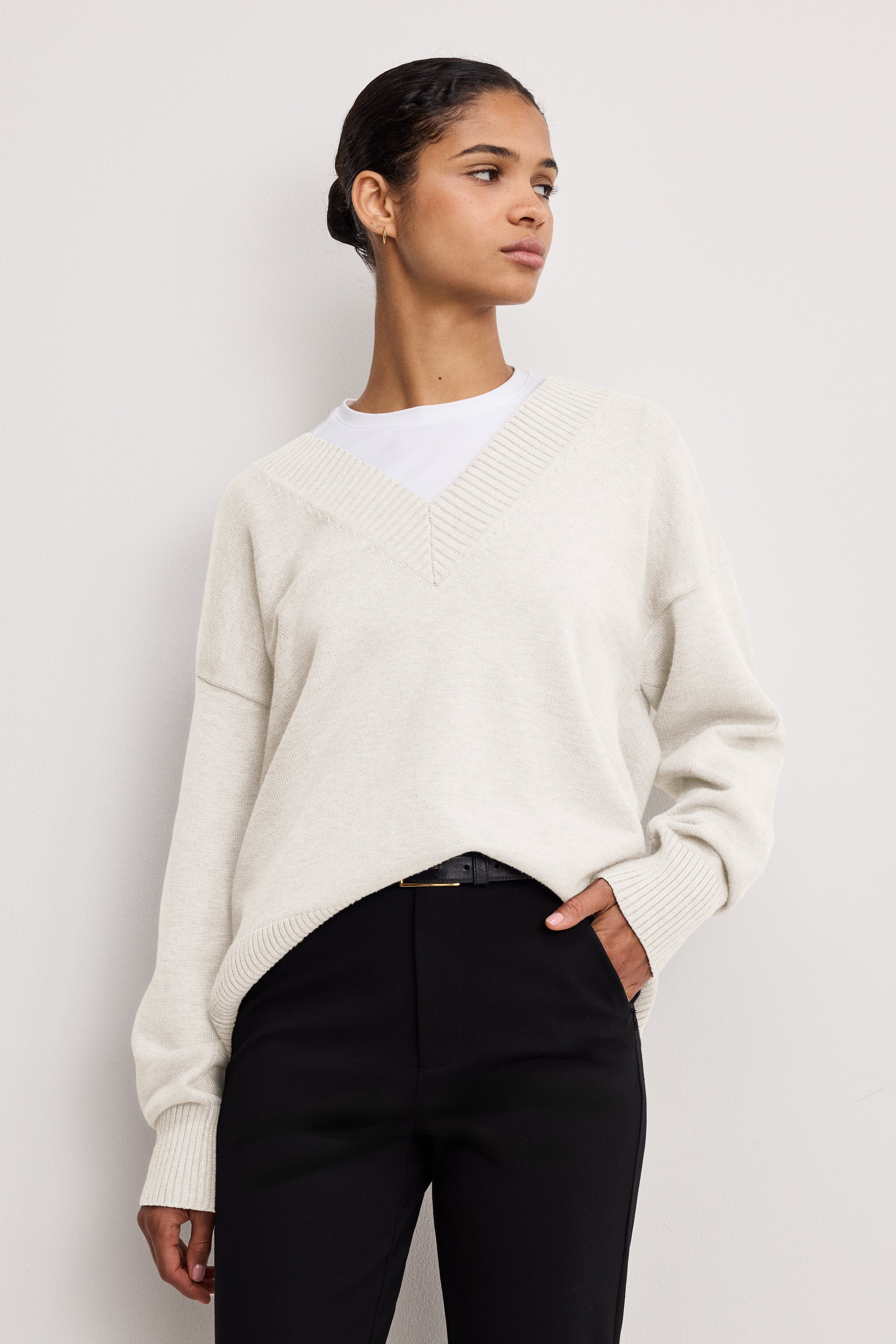 DEEP V KNIT SWEATER | VANILLA001