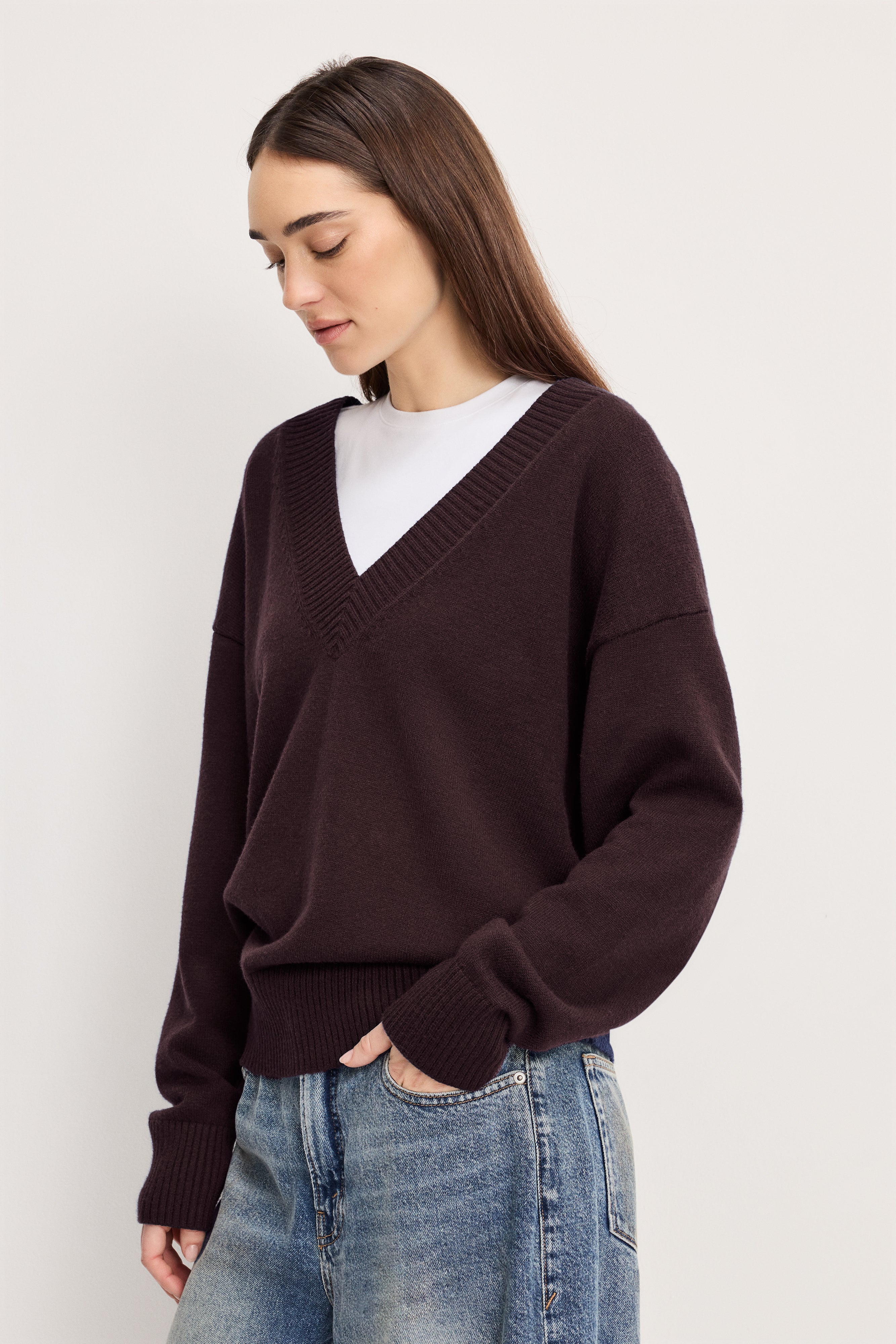 DEEP V KNIT SWEATER | BARK003