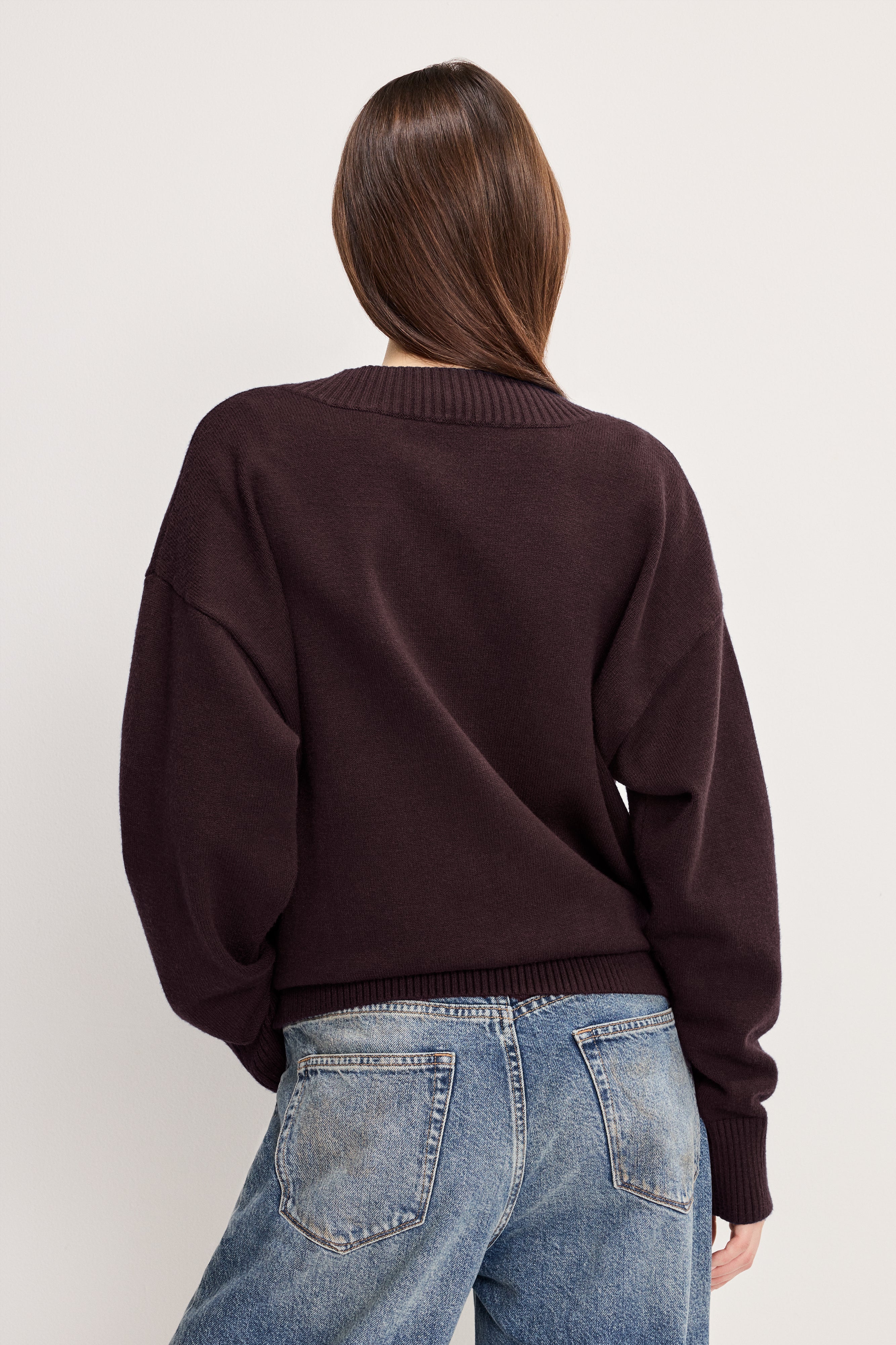 DEEP V KNIT SWEATER | BARK003