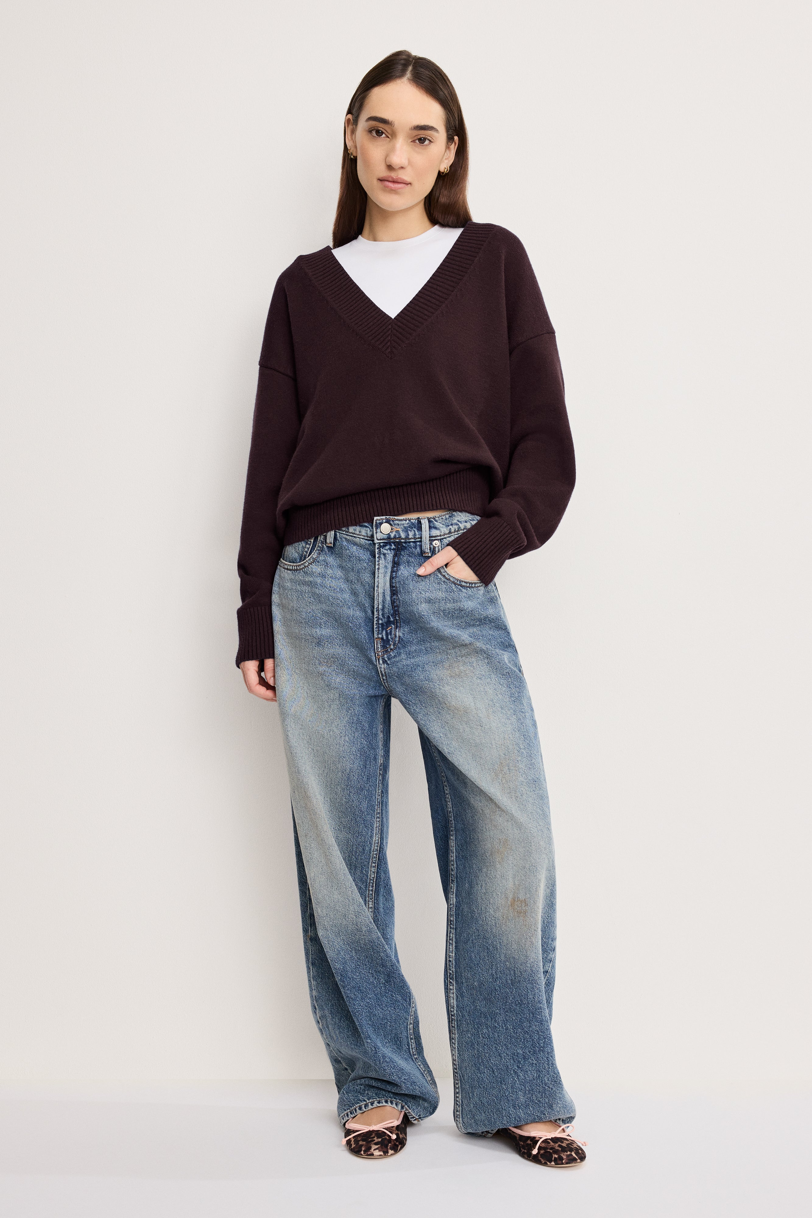 DEEP V KNIT SWEATER | BARK003