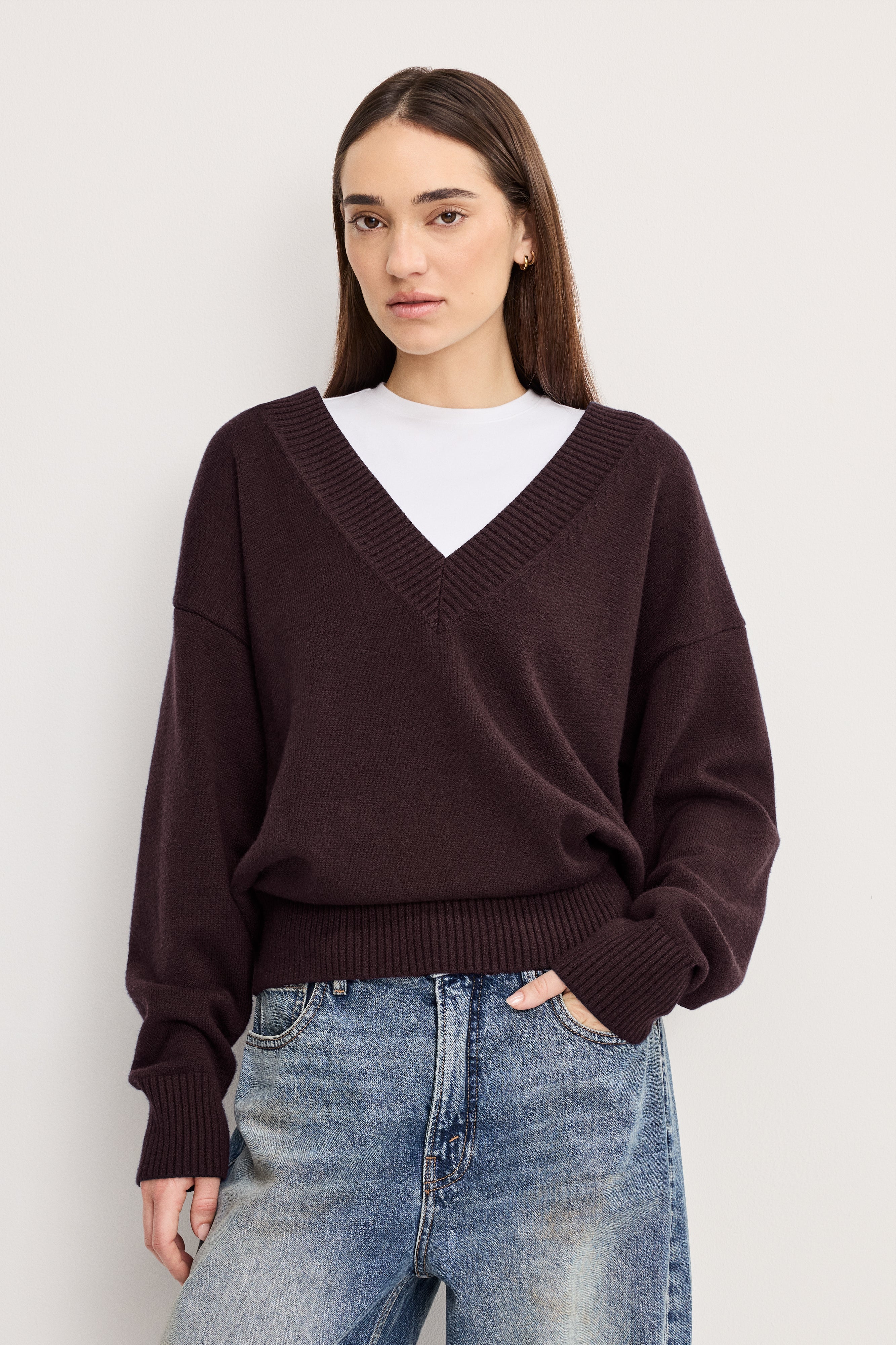 DEEP V KNIT SWEATER | BARK003